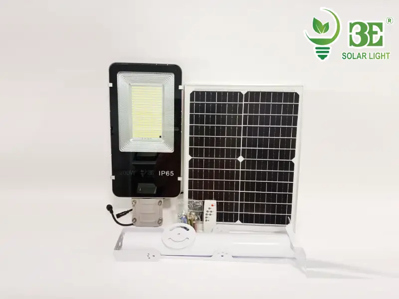 đèn đường năng lượng mặt trời pin rời 200w