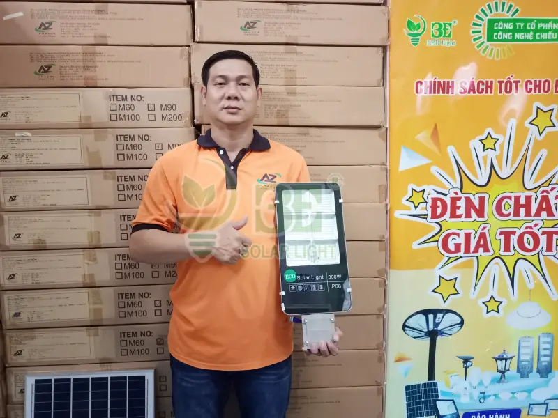 3E SOLAR địa chỉ cung cấp đèn năng lượng mặt trời 300w ánh sáng vàng AZE-SBC-V uy tín