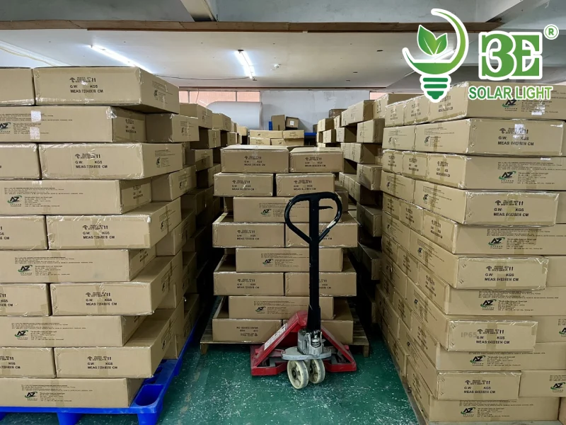 mua đèn năng lượng mặt trời IP65 200w AZR-SFCC 3E SOLAR