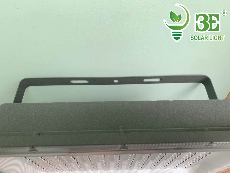 Lắp đặt đèn pha LED năng lượng mặt trời