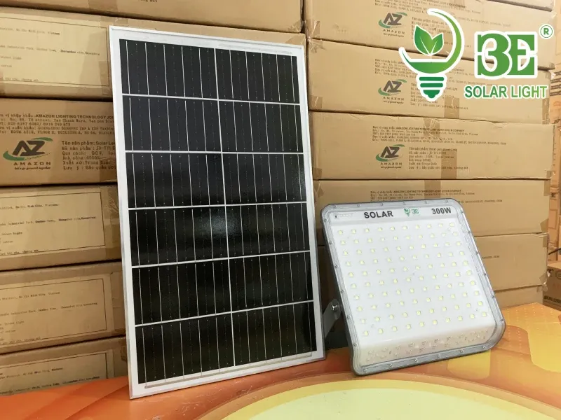 Tấm pin năng lượng mặt trời đèn pha năng lượng mặt trời chống chói 300w trong nhà AZR-SFMN3-300W của 3E Solar