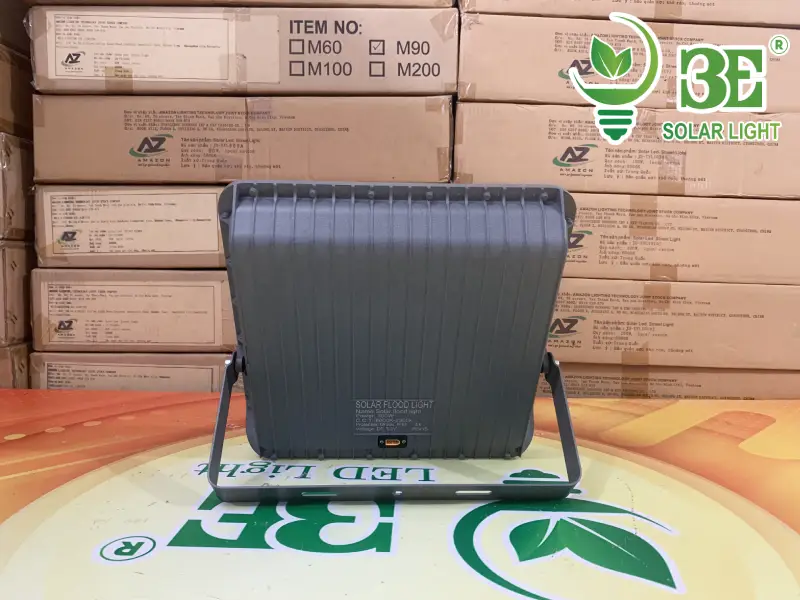 Vỏ đèn pha năng lượng mặt trời chống chói 200w AZR-SFMN3-200W