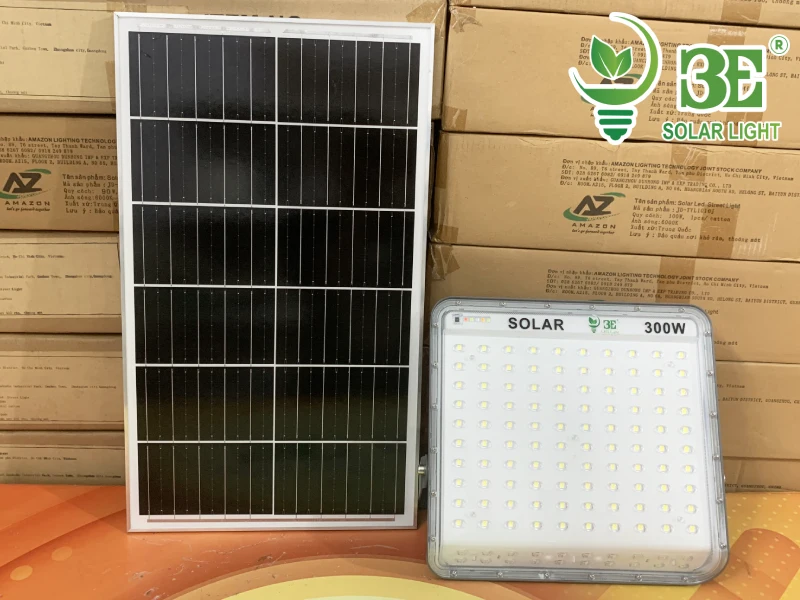 Đèn pha năng lượng mặt trời chống chói 300w trong nhà AZR-SFMN3-300W bán chạy