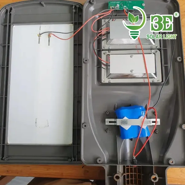 Hướng dẫn thay pin đèn năng lượng mặt trời 300w tại 3E SOLAR