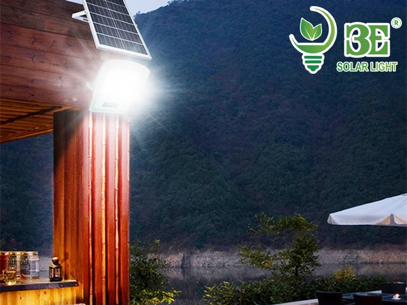 Mẫu đèn pha năng lượng mặt trời 300W bán chạy