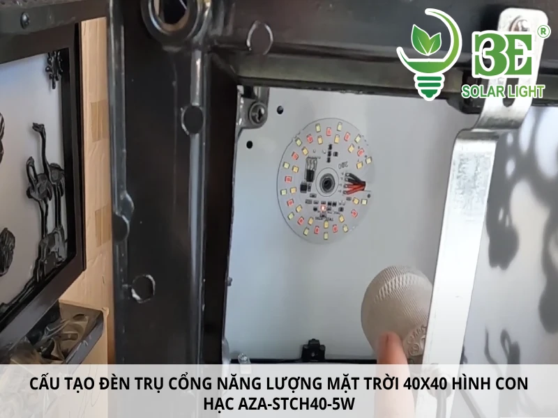 Cấu tạo đèn trụ cổng năng lượng mặt trời 40X40 hình con hạc AZA-STCH40-5W