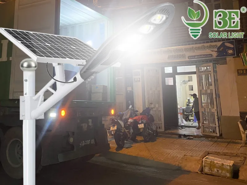 Ứng dụng đèn LED năng lượng mặt trời chiếc lá